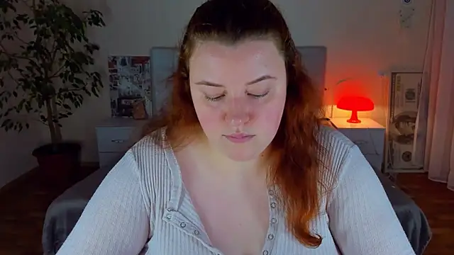 PolinaSalvatore online show from June 15, 2026, 7:35 pm