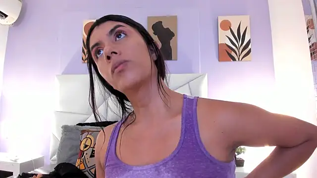 cinthya11 online show from December 30, 2024, 7:21 pm