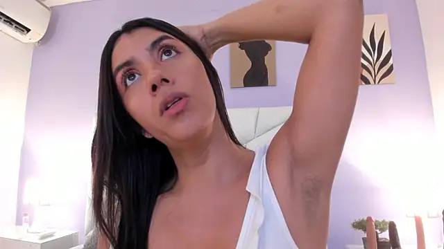 cinthya11 online show from December 29, 2024, 2:31 pm