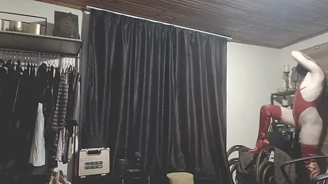 GoldenSasha online show from November 9, 2025, 8:13 pm