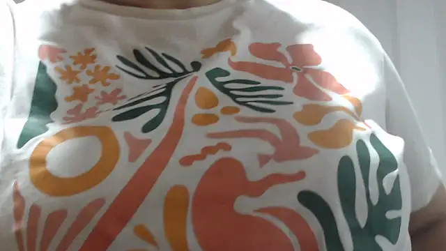 Snapshot of andreaisis2 chatting on October 18, 2025, 2:02 am andreaisis2 online show from October 18, 2025, 2:02 am