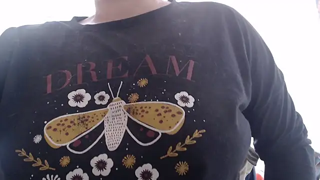 Snapshot of andreaisis2 chatting on October 28, 2025, 9:14 pm andreaisis2 online show from October 28, 2025, 9:14 pm