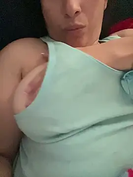 Snapshot of andreaisis2 chatting on February 17, 2026, 6:05 pm andreaisis2 online show from February 17, 2026, 6:05 pm