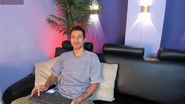 Snapshot of sam_bisex chatting on April 12, 2026, 3:54 am sam bisex online show from April 12, 2026, 3:54 am