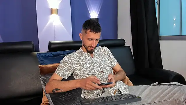 Snapshot of sam_bisex chatting on March 10, 2026, 2:04 am sam bisex online show from March 10, 2026, 2:04 am