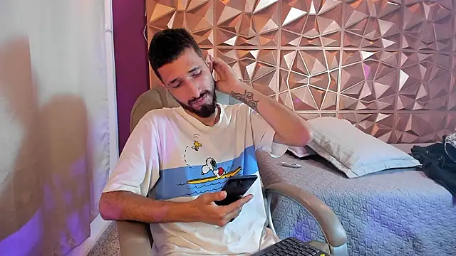 Snapshot of sam_bisex chatting on March 18, 2026, 4:26 am sam bisex online show from March 18, 2026, 4:26 am