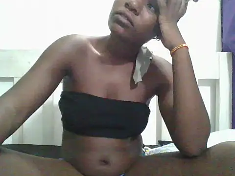 Snapshot of sweetchic_ chatting on February 8, 2026, 11:02 pm sweetchic online show from February 8, 2026, 11:02 pm