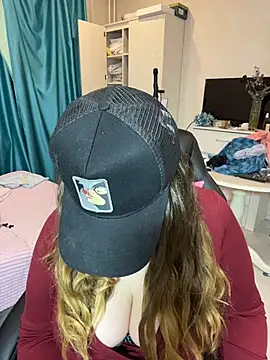 Snapshot of DienkaGreen chatting on February 7, 2026, 3:36 am DienkaGreen online show from February 7, 2026, 3:36 am