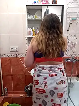 Snapshot of DienkaGreen chatting on December 20, 2024, 2:05 pm DienkaGreen online show from December 20, 2024, 2:05 pm