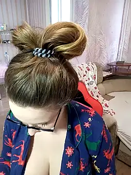 Snapshot of DienkaGreen chatting on December 26, 2024, 5:37 am DienkaGreen online show from December 26, 2024, 5:37 am