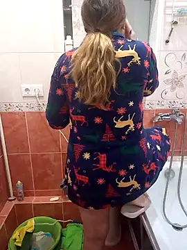 Snapshot of DienkaGreen chatting on December 14, 2024, 11:50 am DienkaGreen online show from December 14, 2024, 11:50 am