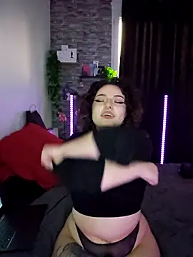 Snapshot of Moxxxie chatting on November 20, 2025, 4:07 pm Moxxxie online show from November 20, 2025, 4:07 pm