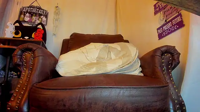 Snapshot of danidollxxx chatting on October 17, 2025, 4:27 am danidollxxx online show from October 17, 2025, 4:27 am