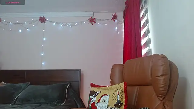 ISABEEL SOFIA01 online show from January 14, 2026, 9:07 pm