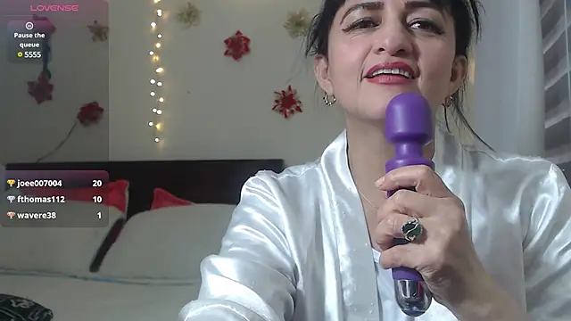 ISABEEL SOFIA01 online show from March 19, 2025, 9:48 pm