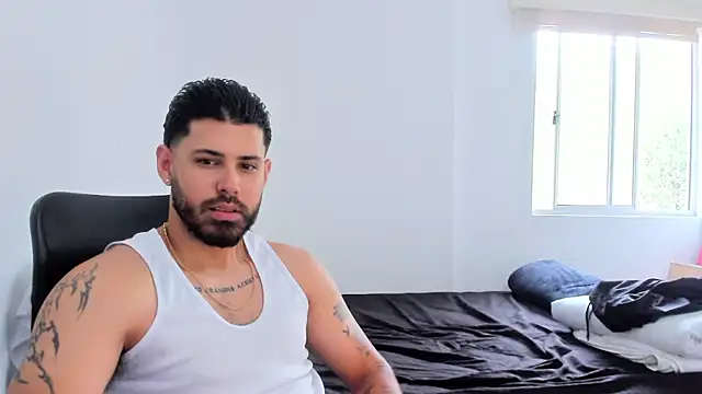 Justyn Torres online show from December 2, 2025, 2:08 pm