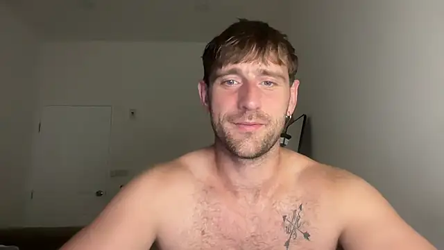 Snapshot of lukegunn chatting on June 14, 2026, 10:44 pm lukegunn online show from June 14, 2026, 10:44 pm