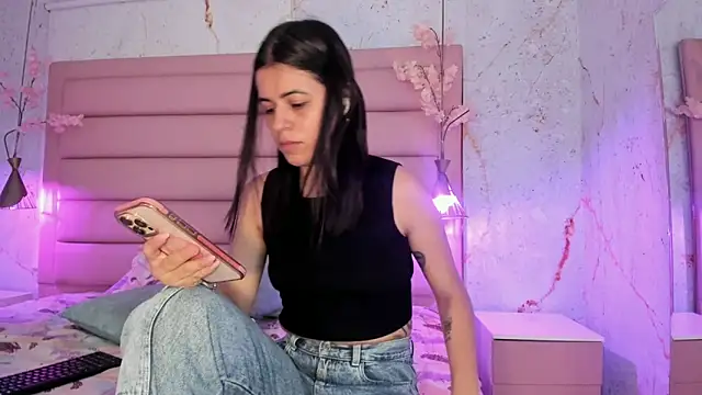 IvySanders1 online show from November 7, 2025, 1:26 pm