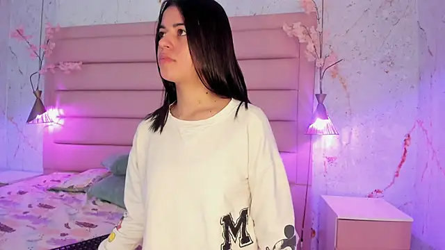 IvySanders1 online show from November 19, 2025, 12:27 pm