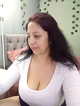 Snapshot of camilalatti chatting on January 8, 2025, 12:17 am camilalatti online show from January 8, 2025, 12:17 am