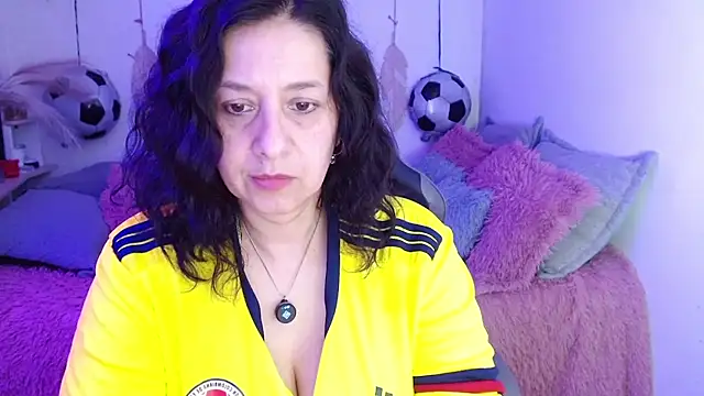 Snapshot of camilalatti chatting on June 21, 2026, 12:38 am camilalatti online show from June 21, 2026, 12:38 am