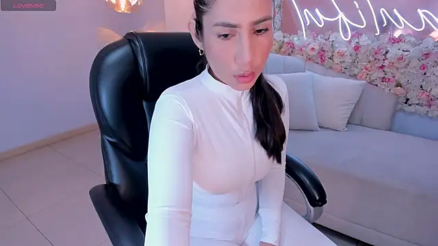 Snapshot of MarieJaneX chatting on February 16, 2025, 10:43 am MarieJaneX online show from February 16, 2025, 10:43 am