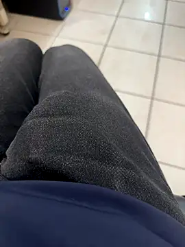 MAHKE12 online show from November 7, 2025, 9:25 am