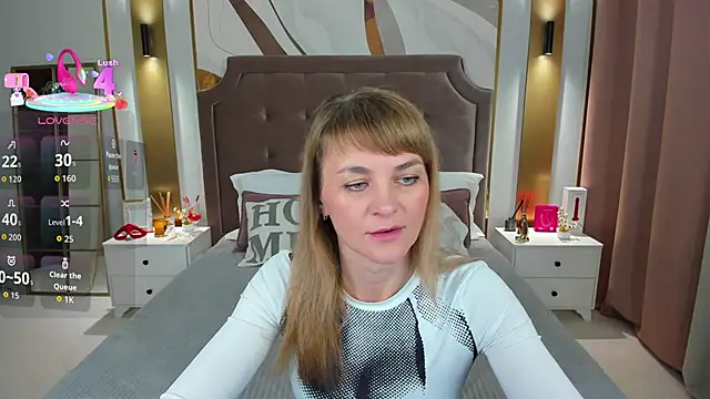 annasimonsj online show from April 14, 2026, 12:59 am