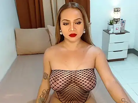 QueenVersa online show from May 16, 2026, 11:59 pm