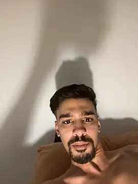 Snapshot of Hermanooooooo chatting on December 18, 2024, 1:37 am Hermanooooooo online show from December 18, 2024, 1:37 am