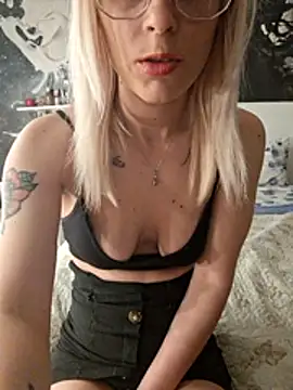 MarikaWild93 online show from April 22, 2026, 9:10 pm