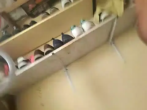 Snapshot of vannycov chatting on February 17, 2026, 7:27 am vannycov online show from February 17, 2026, 7:27 am