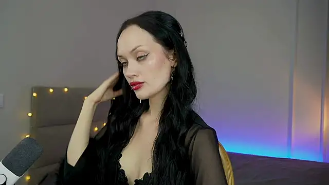 Snapshot of QueenAliss chatting on July 21, 2026, 7:53 am QueenAliss online show from July 21, 2026, 7:53 am