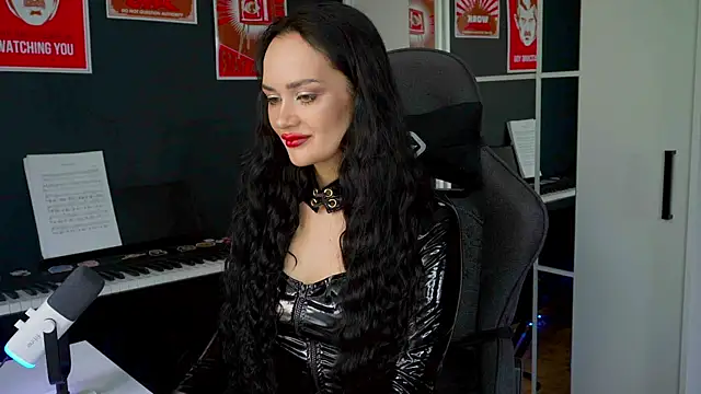 Snapshot of QueenAliss chatting on September 9, 2025, 4:00 am QueenAliss online show from September 9, 2025, 4:00 am