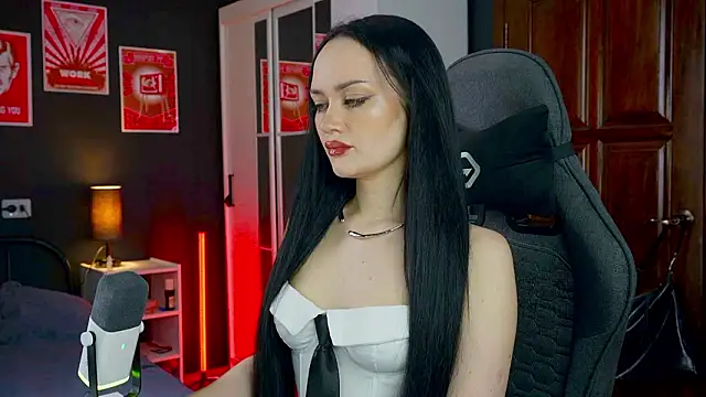 QueenAliss online show from March 5, 2026, 8:55 am