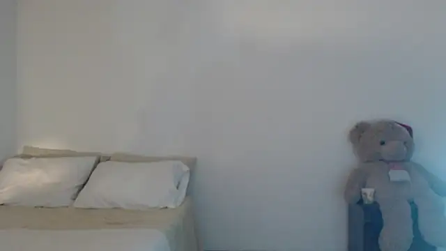 Snapshot of ValienteGirl_ chatting on February 7, 2026, 12:07 am ValienteGirl online show from February 7, 2026, 12:07 am