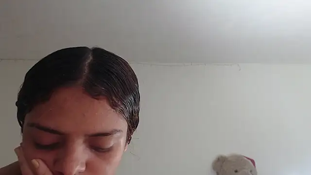 Snapshot of ValienteGirl_ chatting on February 8, 2026, 12:52 am ValienteGirl online show from February 8, 2026, 12:52 am