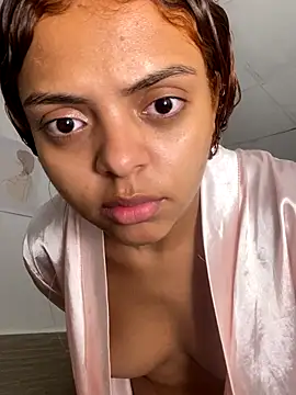 ValienteGirl  online show from November 4, 2025, 11:30 pm