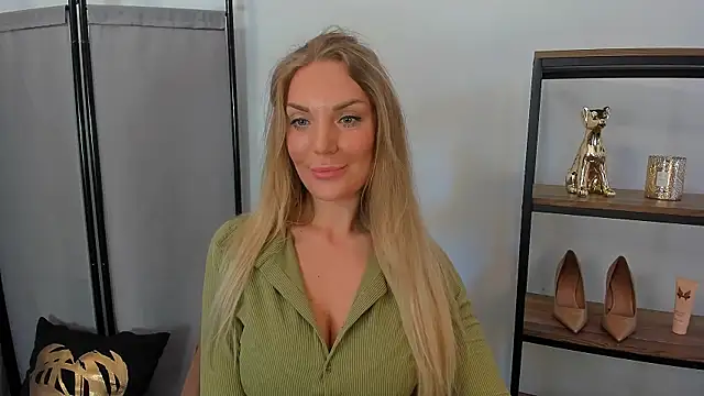 Snapshot of AulloraHoney chatting on May 16, 2026, 10:36 am AulloraHoney online show from May 16, 2026, 10:36 am