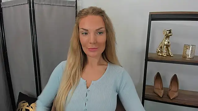 Snapshot of AulloraHoney chatting on June 7, 2026, 5:45 am AulloraHoney online show from June 7, 2026, 5:45 am