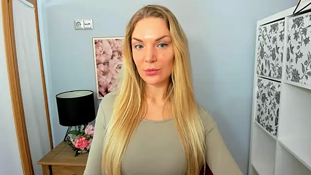 AulloraHoney online show from February 16, 2025, 6:43 am