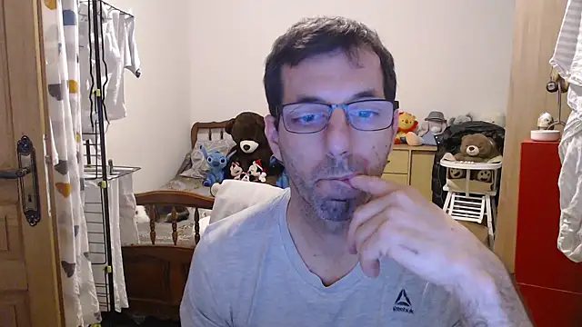 Snapshot of steph19x5 chatting on February 9, 2026, 8:07 pm steph19x5 online show from February 9, 2026, 8:07 pm