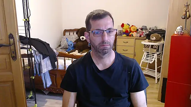 Snapshot of steph19x5 chatting on March 4, 2026, 5:10 pm steph19x5 online show from March 4, 2026, 5:10 pm