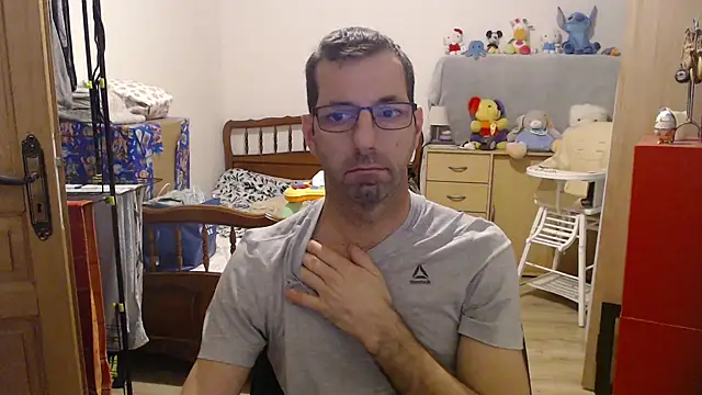 Snapshot of steph19x5 chatting on December 17, 2025, 6:51 am steph19x5 online show from December 17, 2025, 6:51 am