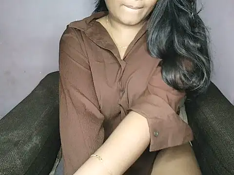Puneripiya01 online show from June 5, 2026, 8:03 pm