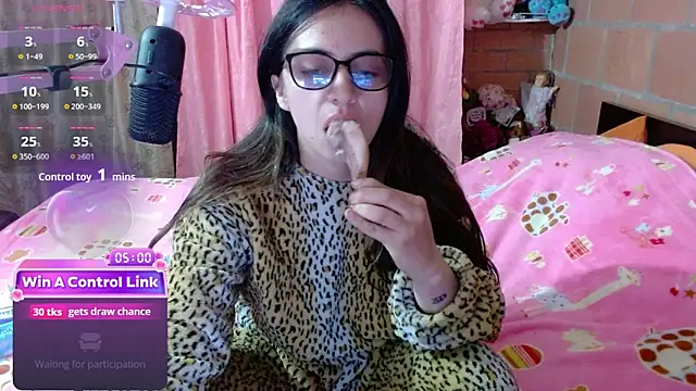 Maggie Fox3 online show from April 23, 2026, 11:50 pm