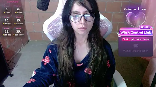 Maggie Fox3 online show from May 26, 2026, 1:26 am