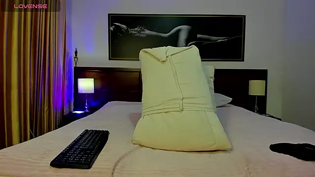 MiaMarin hot online show from December 4, 2025, 5:23 pm