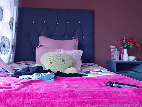 Snapshot of Lovelyboobs01 chatting on December 4, 2025, 11:20 am Lovelyboobs01 online show from December 4, 2025, 11:20 am