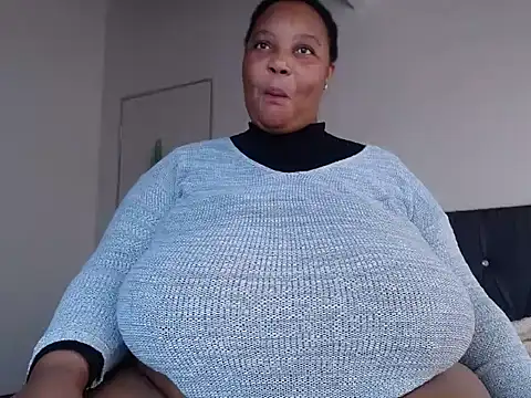 Snapshot of Lovelyboobs01 chatting on May 1, 2026, 9:36 am Lovelyboobs01 online show from May 1, 2026, 9:36 am